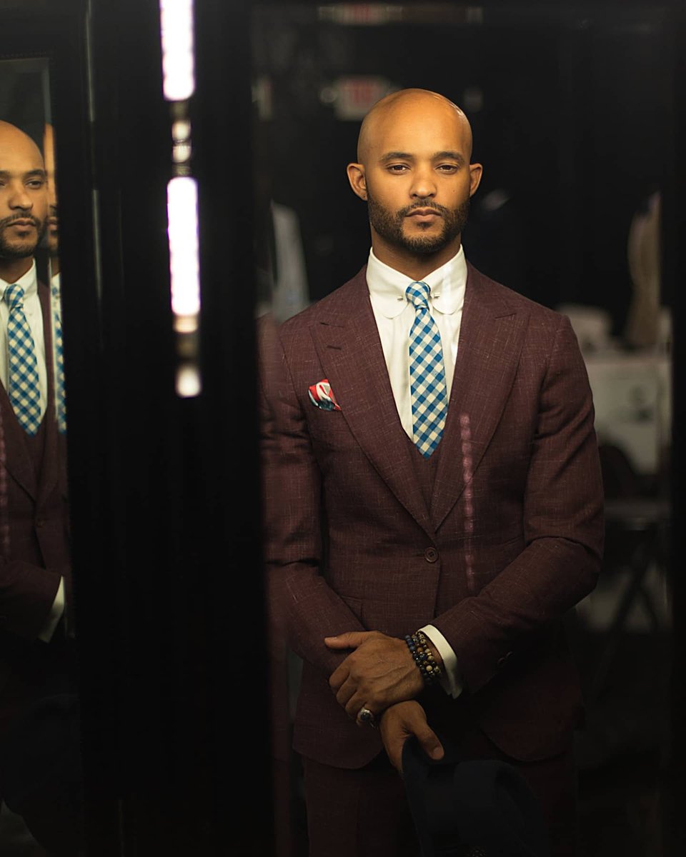 Bespokuture's tweet photo. * Believe in Yourself 
* Invest in Yourself
* Reinvest in Yourself
.
.
📸 @vk3_photography 

#bespokuture #bespoketailoring #suitup #suitandtie https://t.co/ZBqQK7Pm0r