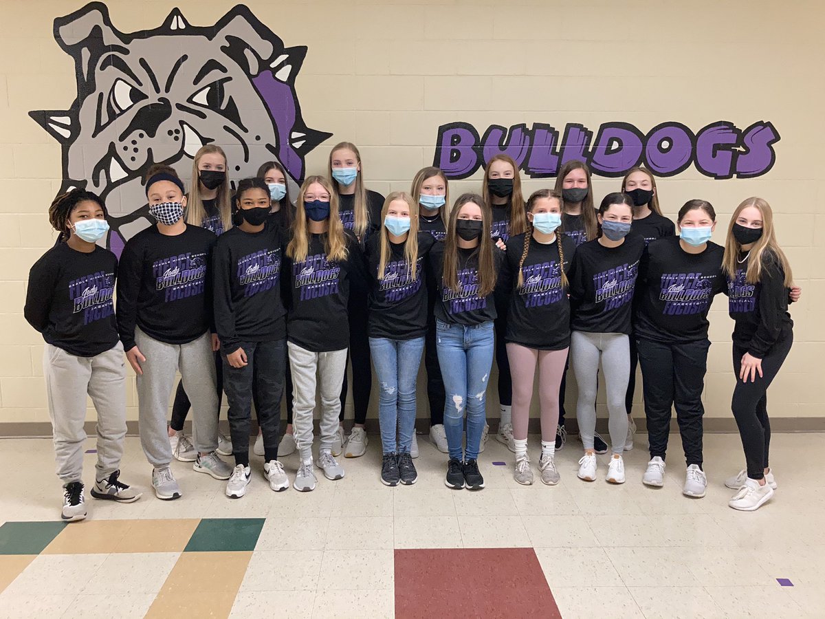 WittgrenEMS's tweet photo. The Lady Bulldogs continue to work together as a team as the season progresses! @MPS_Beadle https://t.co/rPUqsVX7SG