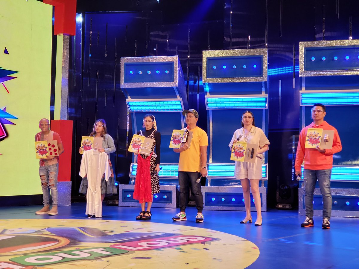 tropang_LOL's tweet photo. Mahulaan kaya ni Ate Jhen, kung sino sa Pamilya LOL ang may hawak ng lucky number 1๏ธโฃ?
#LetsFallinLOL https://t.co/Vgzn9VW5z2