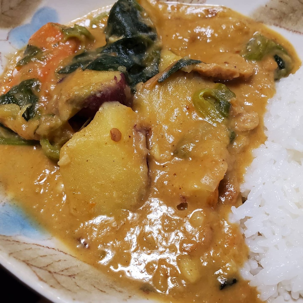 JasnTru's tweet photo. Maafe or mafé, more or less. Vegetarian version with sweet potatoes, carrots, onions and, this time, flaked textured soy protein, plus a bit of spinach. Tweaked to approximate Japanese curry For The Kids. #maafe #mafé #マーフェ https://t.co/pzbc7AMxPJ https://t.co/vHgNVBDuq6