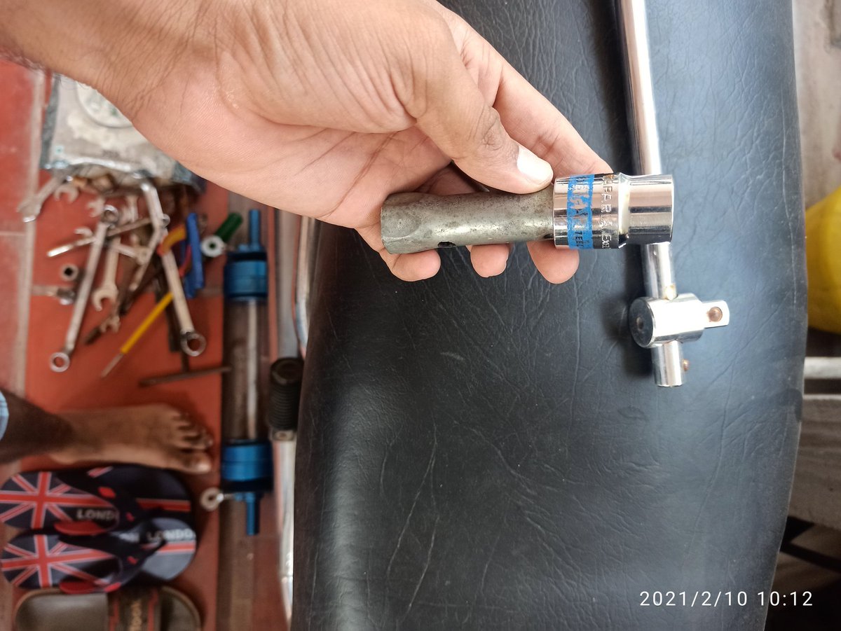 Just attach the 19 inch bolt over the top of this tool and we are good to dismantle the Spark plug