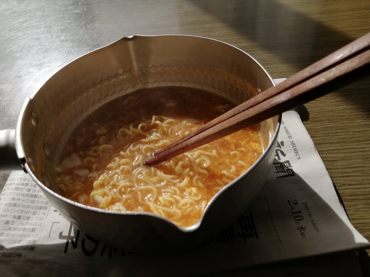 まっちよっち 今日の昼食は 韓国ドラマ風にインスタントラーメンを鍋に入れたまま食べようとしたが 鍋が熱すぎて自分には無理だった 自分は ラーメンを食べる時 器に唇をつけて食べていたのに気付いた まっちよっち 今日の昼食は 韓国ドラマ風にインスタントラーメンを鍋に入れたまま食べようとしたが 鍋が熱すぎて自分には無理だった 自分は ラーメンを食べる時 器に唇をつけて食べていたのに気付いた
