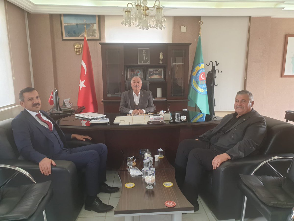 Viranşehir Ziraat Odası Başkanı Sayın <a href="/EkinciBahri/">Bahri EKİNCİ</a>’yi ziyaret ettik. Sayın Başkanım’a yakın ilgisi için teşekkür ederim.
<a href="/Akparti/">AK Parti</a> <a href="/erkankandemir/">Erkan Kandemir</a> <a href="/AhmetAYDIN_02/">Ahmet AYDIN</a> <a href="/AvHalilFirat/">İbrahim Halil FIRAT</a> <a href="/toprak_av/">Av.Muhammed Fatih TOPRAK</a> @yakuptas02 <a href="/drsoysal/">ERTUĞRUL SOYSAL</a> <a href="/mehmetdagtekin_/">Mehmet Dağtekin</a> <a href="/Drsuleymanklnc/">Dr. Süleyman Kılınç</a>