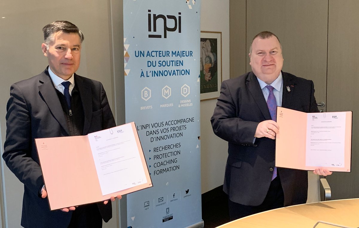 INPI France (@inpifrance) on Twitter photo ✒ Signature d'un nouveau partenariat avec l'<a href="/Agence_ID/">Agence Innovation Défense</a> !
🎯 Objectif : Accompagner et valoriser les porteurs de projets innovants, au service de l’innovation de défense
En savoir plus : inpi.fr/fr/nationales/… ✒ Signature d'un nouveau partenariat avec l'<a href="/Agence_ID/">Agence Innovation Défense</a> !
🎯 Objectif : Accompagner et valoriser les porteurs de projets innovants, au service de l’innovation de défense
En savoir plus : inpi.fr/fr/nationales/…