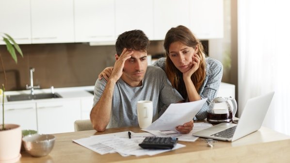 #Hjælpepakker holder mange virksomheder kunstigt i live. Som medarbejder gælder det om at være forberedt, når konkursbølgen rammer - for det gør den.
Få juristens gode råd når #konkursbølgen rammer Danmark. bit.ly/3jxilmw