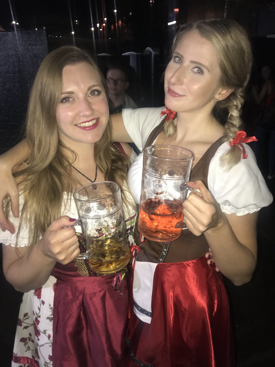 👧🏼 🍻 👧🏼