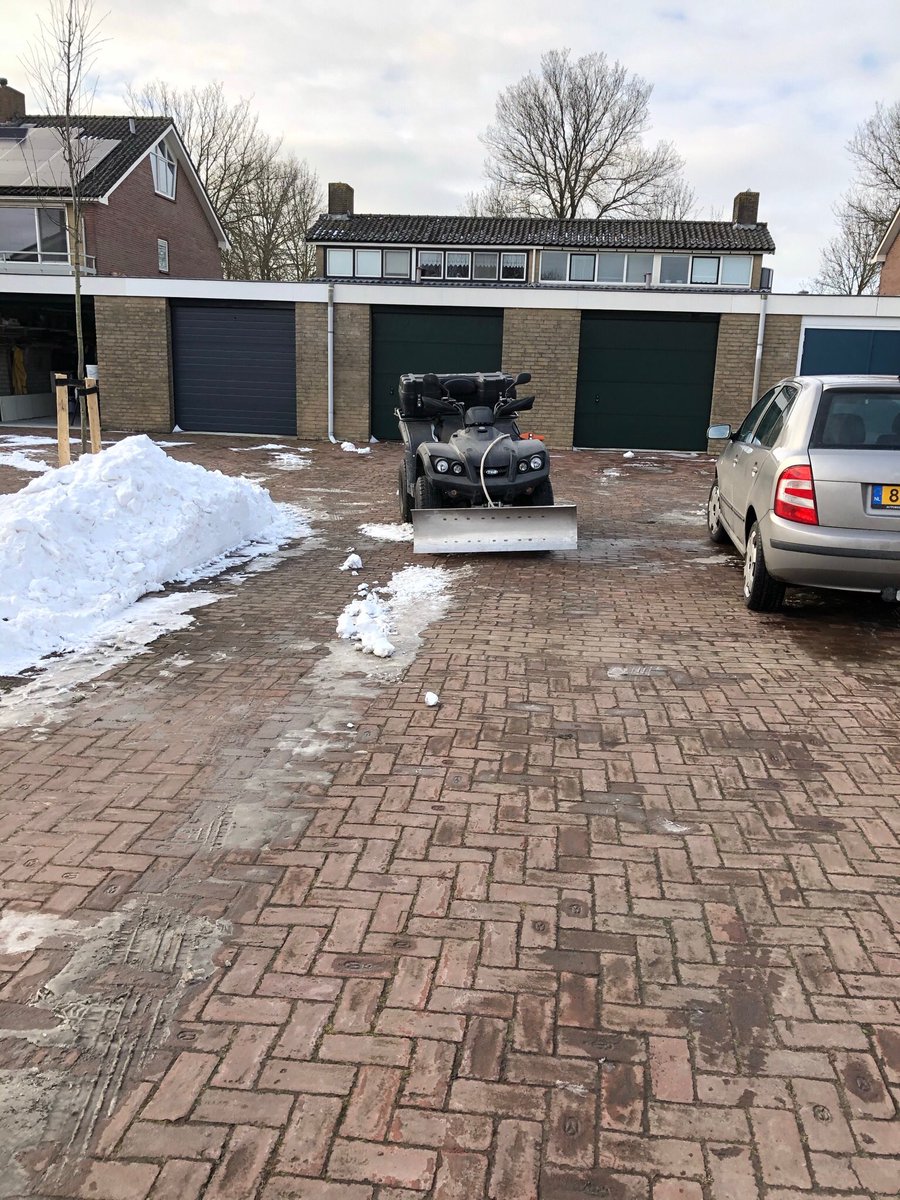 Het ijs is nog onbetrouwbaar op buiten water, dus voorzichtigheid geboden wij zetten nog geen banen uit