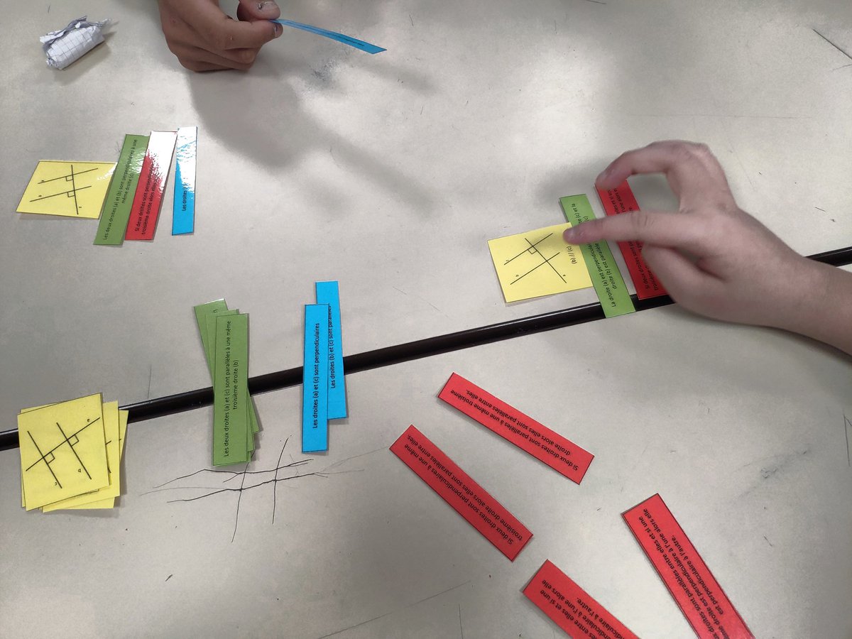 MC_Fourcade's tweet photo. Prolongation des #classesouvertes @CLISE_semaine intra-établissement. Cours de maths #ceintures de calcul mental et manipulation pour soutenir le raisonnement en géométrie. 🥋 🟡❤️ https://t.co/tkHw8dsMgq