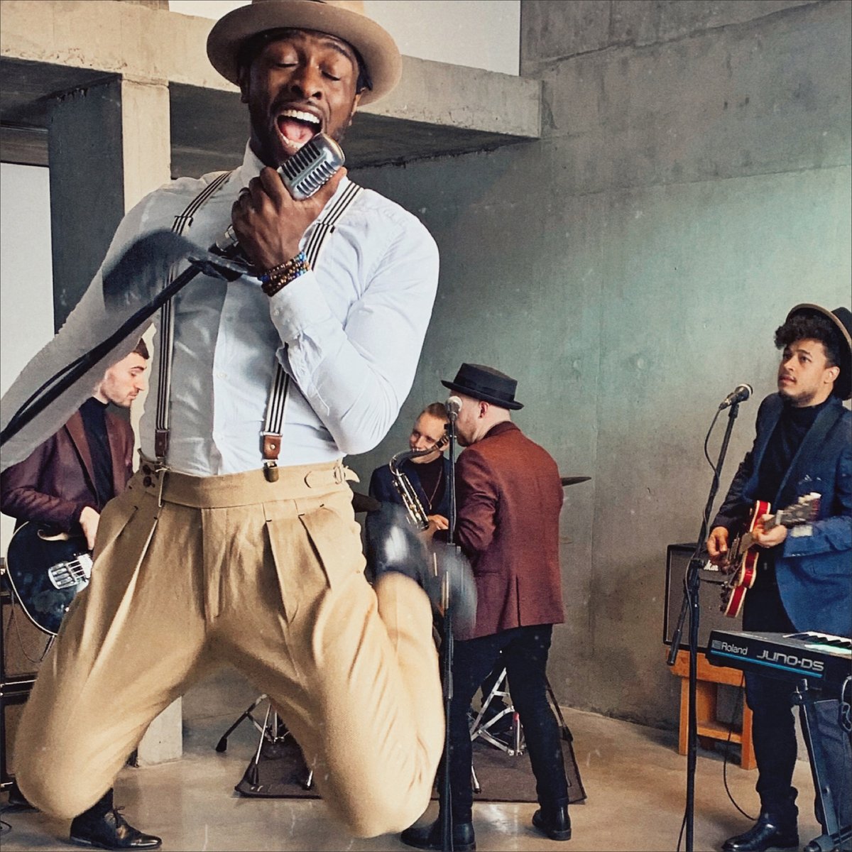 8RAY Group tweet media