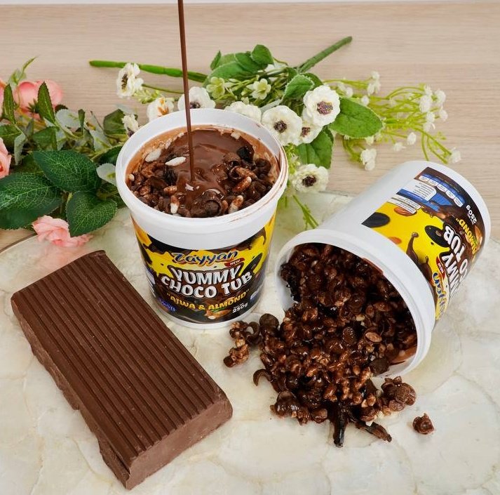 snacksMY1's tweet photo. Hi semua! Ade new update in store!

Selain Dorylicious, kakak pon ade jual choco tub tau! Tapi ni choco tub best, sebab apa? Sebab ada KURMA AJWA + ALMOND! Fuh yang ni kalau gigit confirm terngiang ngiang beb. 
Jemputlah tengok kedai shopee kakak;
🛒https://t.co/RmjjOAmmLh https://t.co/Z4AOaGEpkm
