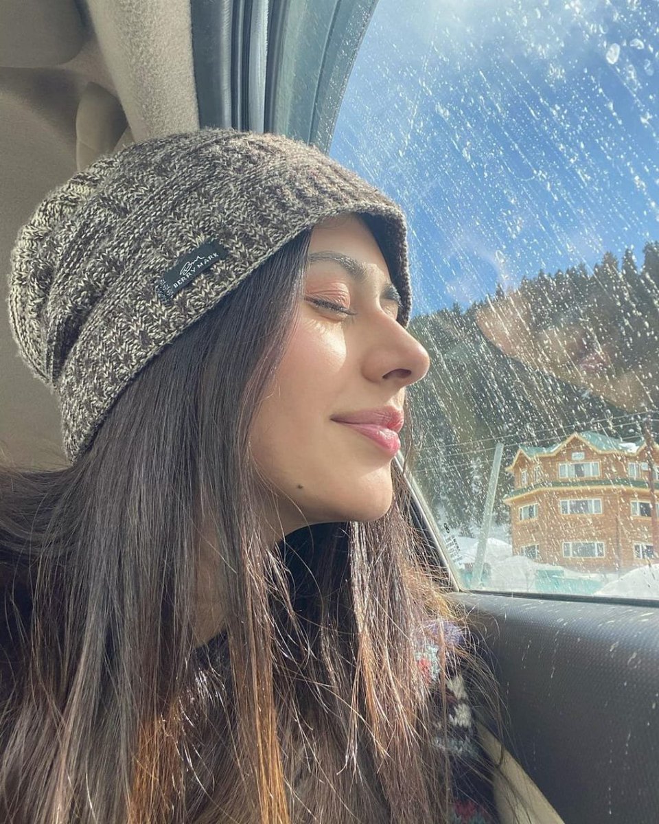 E24bollynews's tweet photo. "It's a winter-ful day and don't you think Bollywood Beauty 💕 @warinahussain looks like a snow angel ....
#Warinahussain #snowangels #bollywoodbeauty #vacationmodeon #theincompleteman #telugudebut #southfilm #shootwrapup https://t.co/mIovjvoqPc