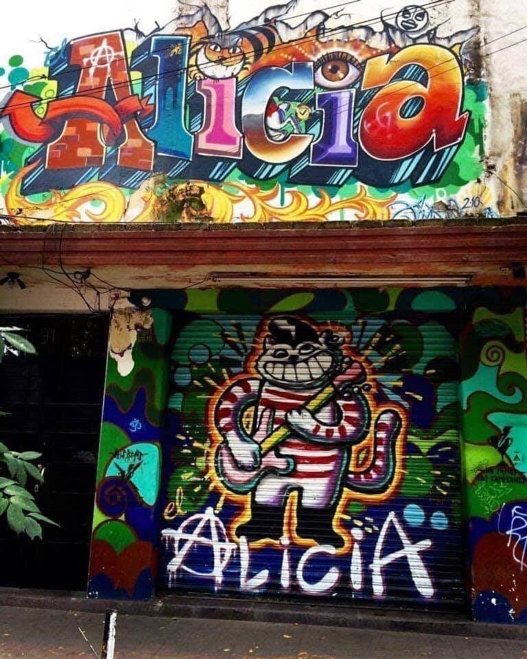 Multiforo Alicia 
solicita borracha-borracho, que sea buena copa, buena onda, que le guste la música, bailar, cantar, leer, la libertad, que este tatuad@, que le guste la cerveza oscura, el cine, la madrugada y que le gusten los gat@s y los perr@s. 
Informes 5513369602