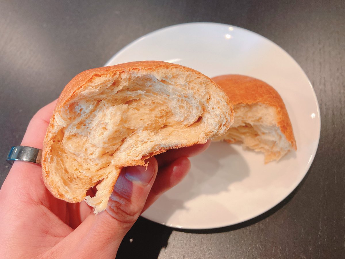 fukumaru_foody's tweet image. なかなか良いぞ。

プロテインブレッド。

なかなかモチモチなんやけど、伝わるかな？

味も悪くないし、タンパク質と食物繊維の量が半端なくて良さげ。

ただ、原材料がちょっと気になるかな🤔😢

#SOYMAGIC
#PROTEINBREAD