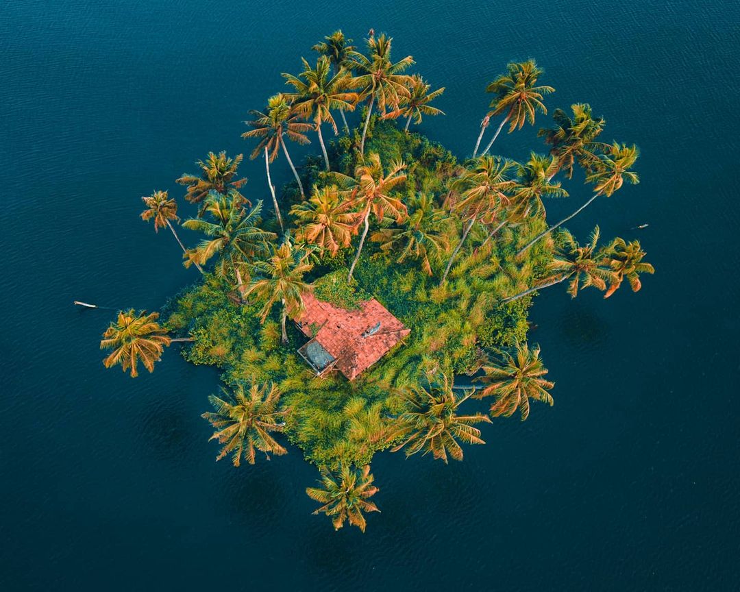 PrasadeTour's tweet photo. Solitude...
⁣.
.
.
Amazingly captured by 😍,

Credit 📷 Instagram ID: @my_shutter_life

Location 📍- Kuzhipilly Beach
.
.
.
Follow us @prasade_tours

Visit us at https://t.co/DKATZ1pbdR😁
.
.
.
#dji #mavicair2
#IndiaFromAbove #spiritofindia #epicresolution https://t.co/l9RPbbK0Yc