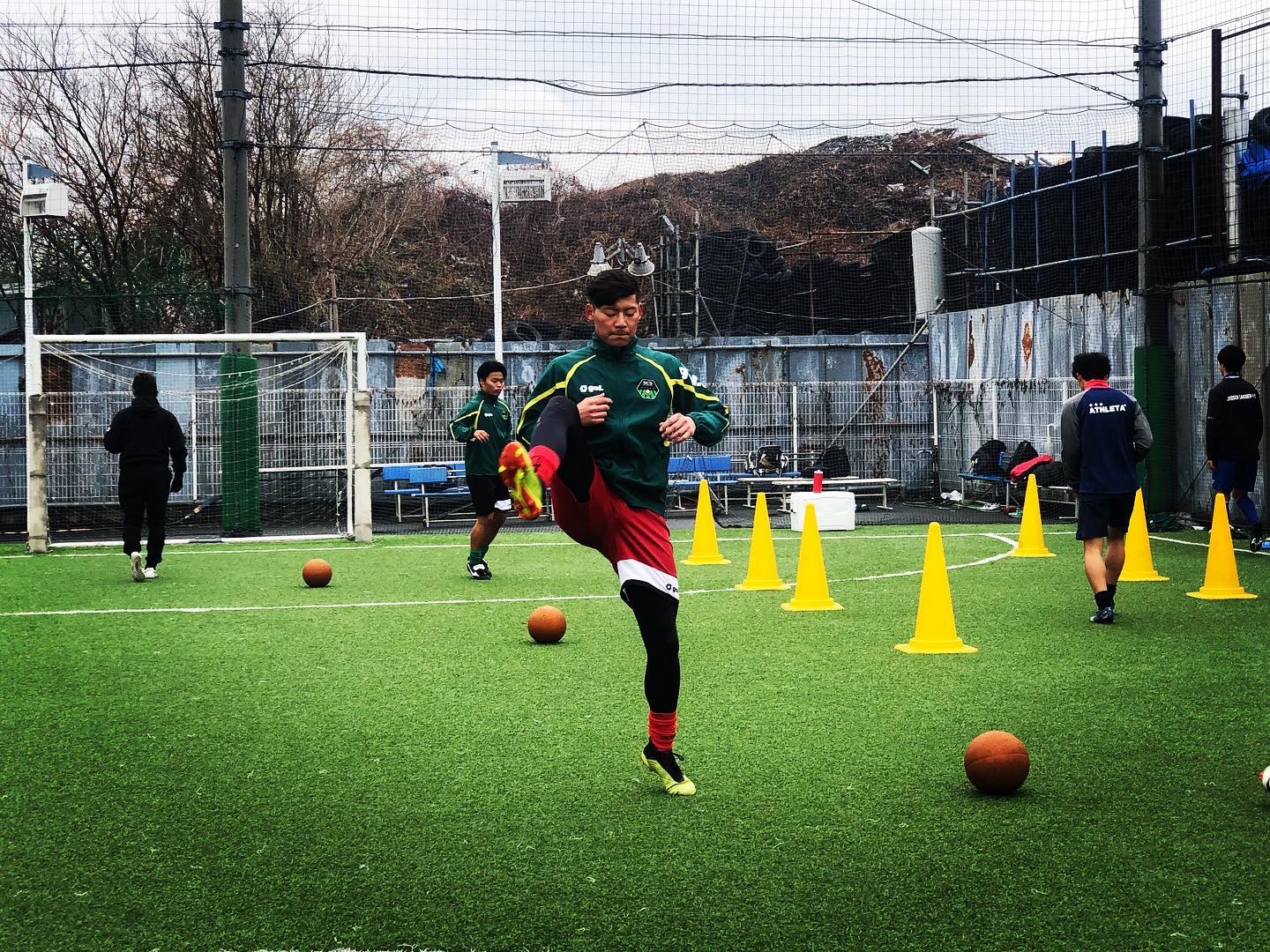 Sc相模原u21 プロフォーマンスカレッジ 寒かったり暑かったりしますね 好きこそ物の上手なれ 本当に上に行くやつは サッカー終わりって言ってもやってるやつです 幼稚園児が 木の周りをぐるぐる笑顔で回るあの気持ちをサッカーに持ってる人が上に
