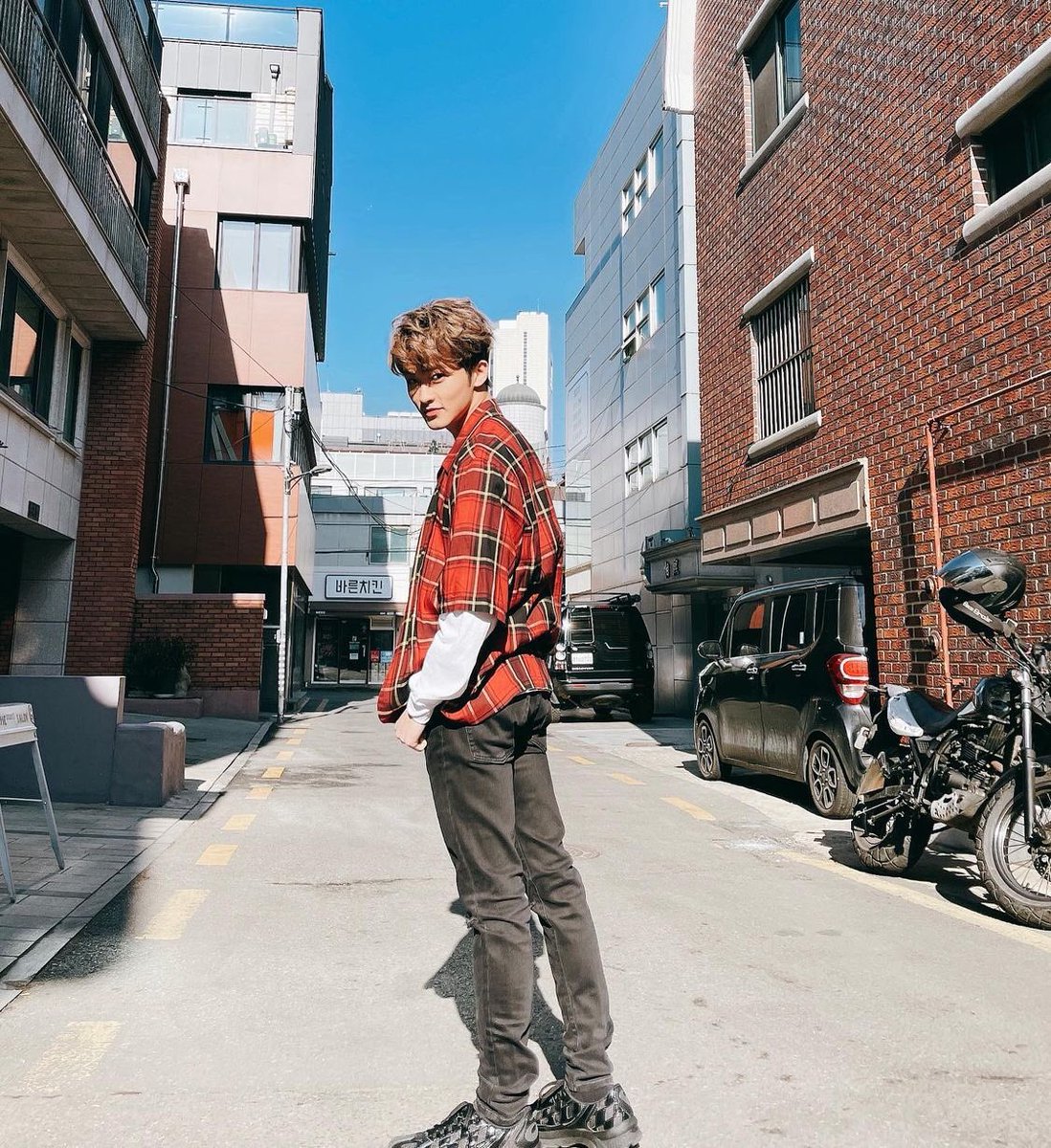 hourlymahae's tweet photo. #MARKSTAGRAM update!
“looking at you looking at me” https://t.co/gccHYvpikz
