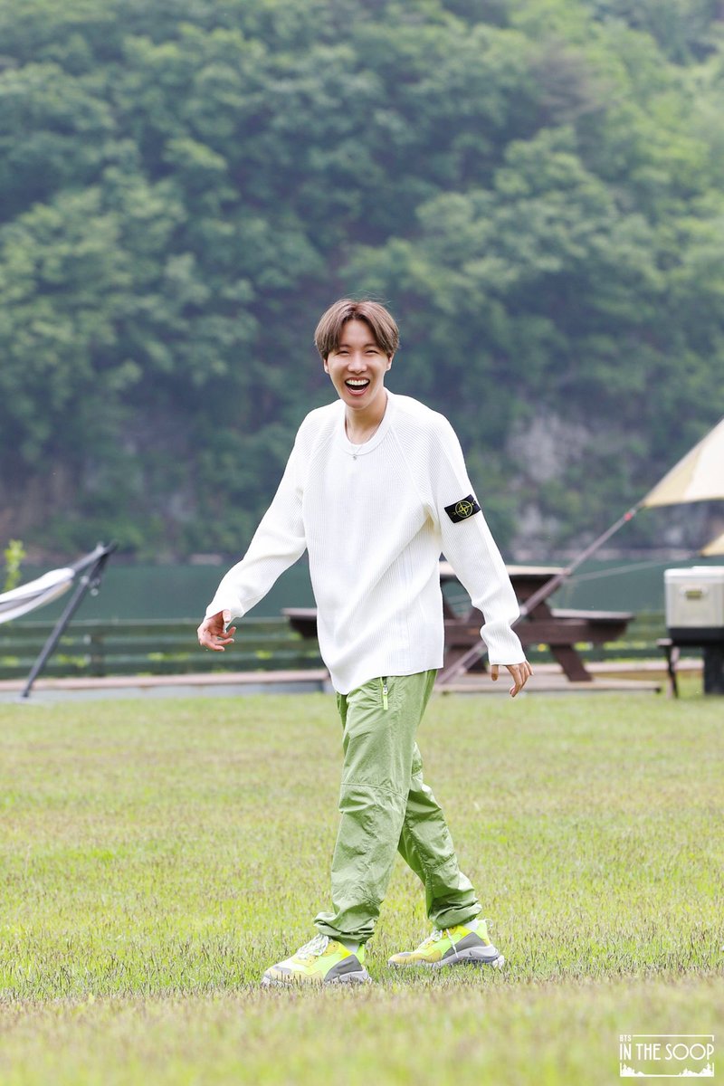 Тэхён 2023. Bts soop. Бтс шуга 2020. Ин бтс. On the soop бтс.