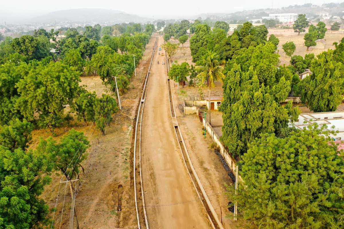 SBMediaOffice's tweet photo. Niger Infrastructure Update: continuous Work on Piggery Road (David Umar Road) - Rail Way Station Road in Minna Metropolis. 

#ASBProjects 
#ASBAtWork https://t.co/eoMGbW1SNB