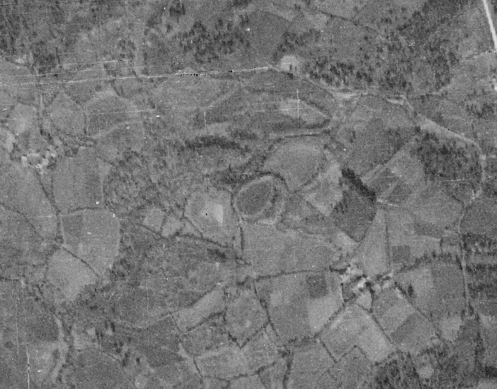 During the 20th century, in the outer enclosure of the hillfort, the farming family found different fragments of torques and even whole torques. "Coffin handles appear!", they said. But what torques! #hillfortswednesday