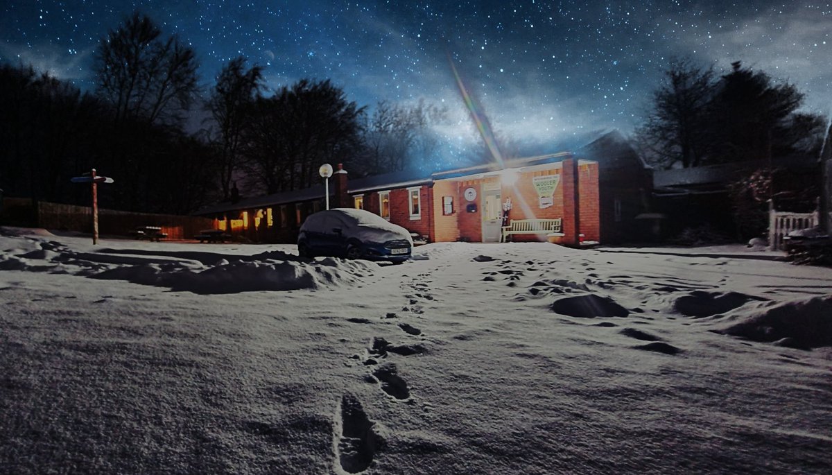 WoolerYHA's tweet photo. Every hour more and more snow comes down to add a few more inches to what we have, but In between are some stunning clear sky's. @YHAOfficial @indiehostelsuk @CheviotCentre @NNTourism #WinterWonderland #hostellife #WinterGarden #hostel #lockdown2021 https://t.co/72F3sYAoeC