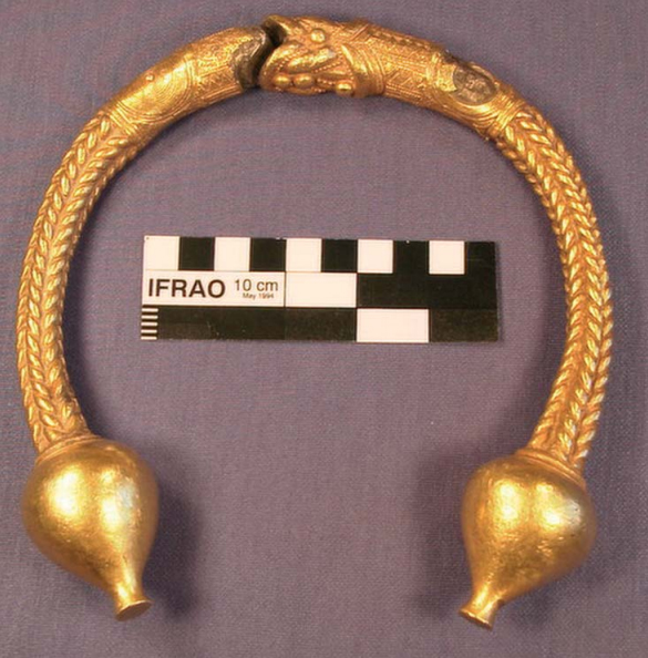The hillfort of Xanceda is on the border of the territory of the Artabri, an Iron Age people famous for their great gold torques. But those of Xanceda were different. They looked like gold, but they were silver! The gilding was given just by a thin sheet. #hillfortswednesday