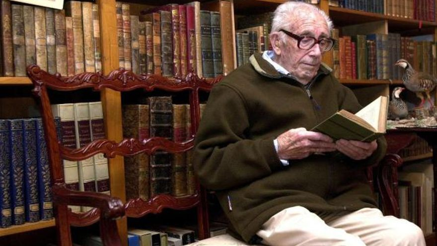 By the way, this hillfort is an example of how interconnected history is. Less than a kilometre away is the country manor of Sir Felipe Fernández-Armesto, pseudonym Augusto Assía. He had a life like a film during the WWII.  #hillfortswednesday