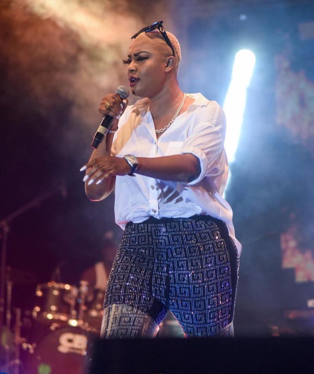 Merci Cameroon 🇨🇲
Je viens encore ❤️
Lots of true love from me to you 
Ghana are you Ready??????
Spending val with you guys .
