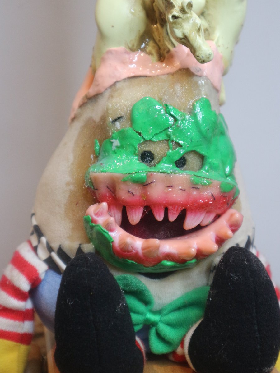 Tonight we’re kicking off Troc Talks Online #12 w/ Yuchen Xin. ‘A False Start’ will be exclusive to the Troc Instagram, running from 10-12 Feb. This project includes documentation of hand-formed objects &amp; videos, including an artist talk. 
Head to instagram.com/trocaderoartsp… to view.