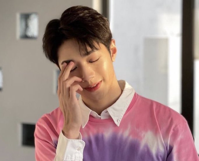 onlylaikuanlin's tweet photo. หล่อมากพ่อพระเอก https://t.co/nweeNL8BUT