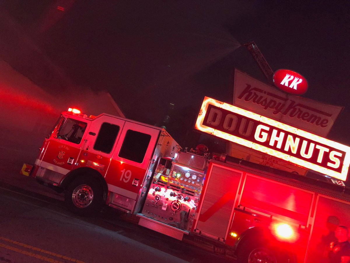 Flames fill night sky as fire rips through Krispy Kreme on Ponce | UPDATES on #WakeUpATL beginning at 4:30 a.m. bit.ly/2NaCgeP?utm_me…