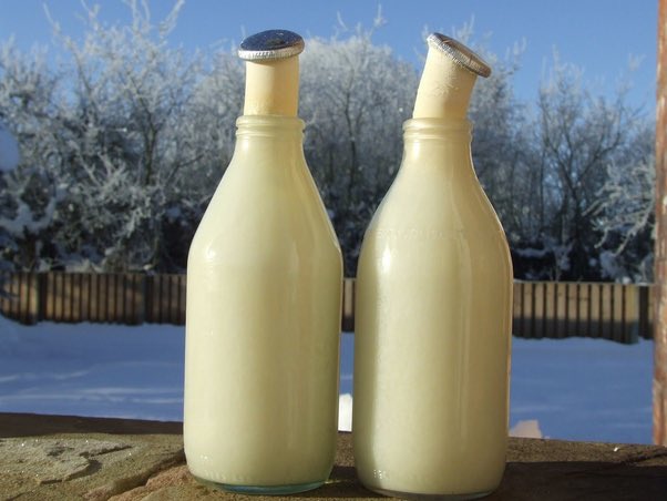 MossgielFarm's tweet photo. Did you know....
At this time of year, your Mossgiel Milk appreciates in value the longer you leave it on your doorstep 😬
#NonHomogenised #CreamTop #Milk #MossgielFarn #Organic https://t.co/BD4yhdISze