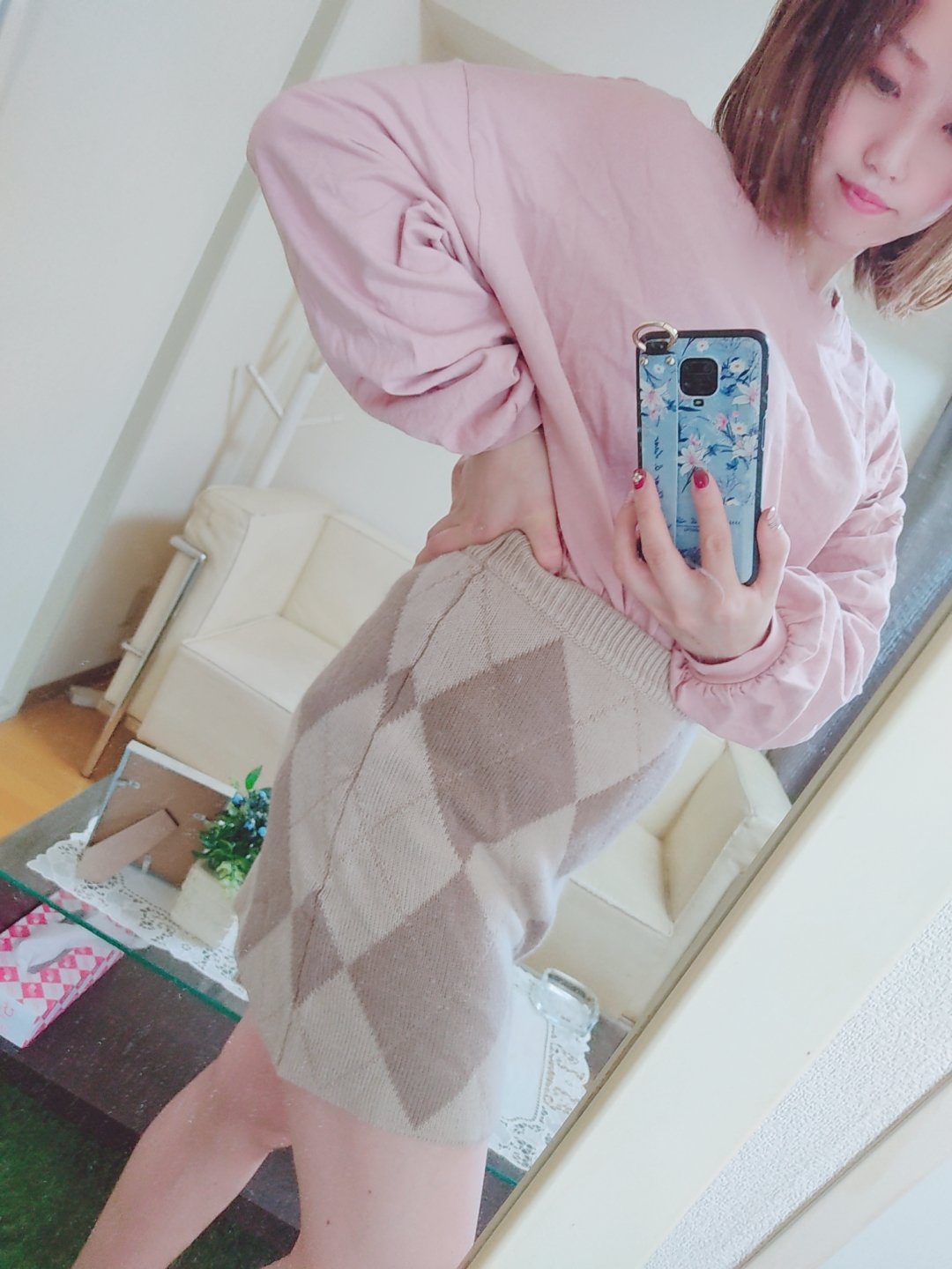 画像,珍しくピンクの服+ミニスカート♡ https://t.co/Oq4SNEjpEO。