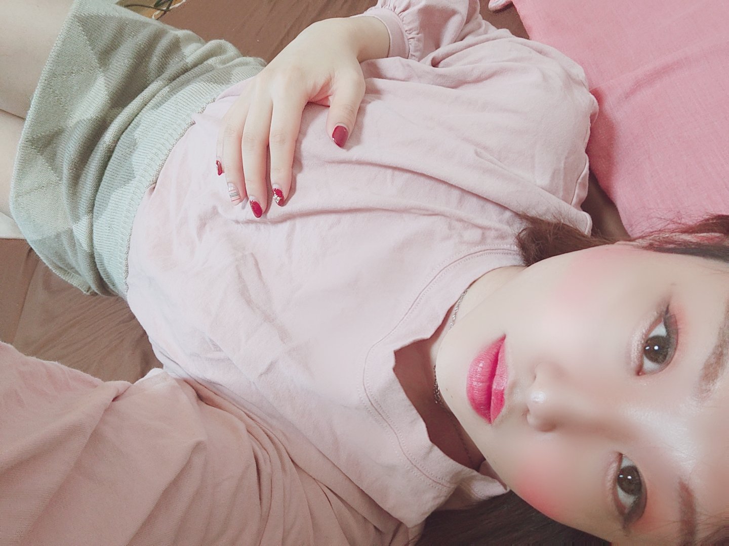 画像,珍しくピンクの服+ミニスカート♡ https://t.co/Oq4SNEjpEO。