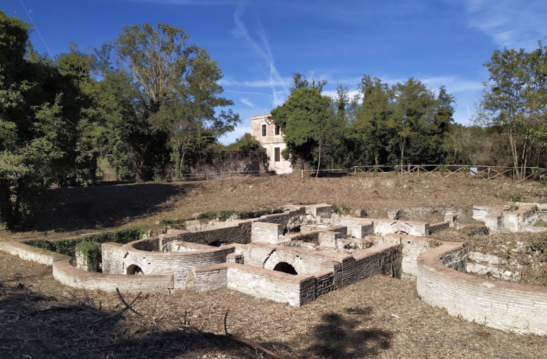 PClaudii's tweet photo. e luce fu! Dopo anni si rivedono i resti delle “ terme di Matidia “. https://t.co/bo0audQUtK