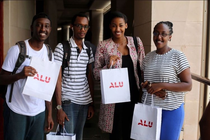 Thread Why  #ALUGrad2021 is time to celebrate: Yesterday I had a reflection with some of the soon-to-be graduates, and they shared what I called a Ticking Bomb Risk. Back in 2017, ALU decided to open another campus in Rwanda following the Mauritius campus.  #DareToBlazeTheTrail