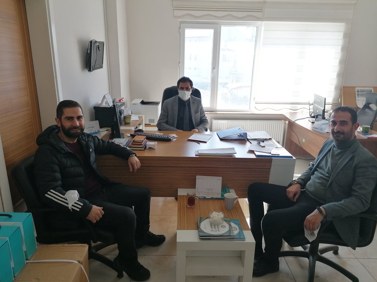 Çat İlçe Milli Eğitim şube müdürü değerli dostlarımı ziyaret ettim. Değerli müdürlerine hoş sohbetleri ve misafirperverlikleri için teşekkür ederim.