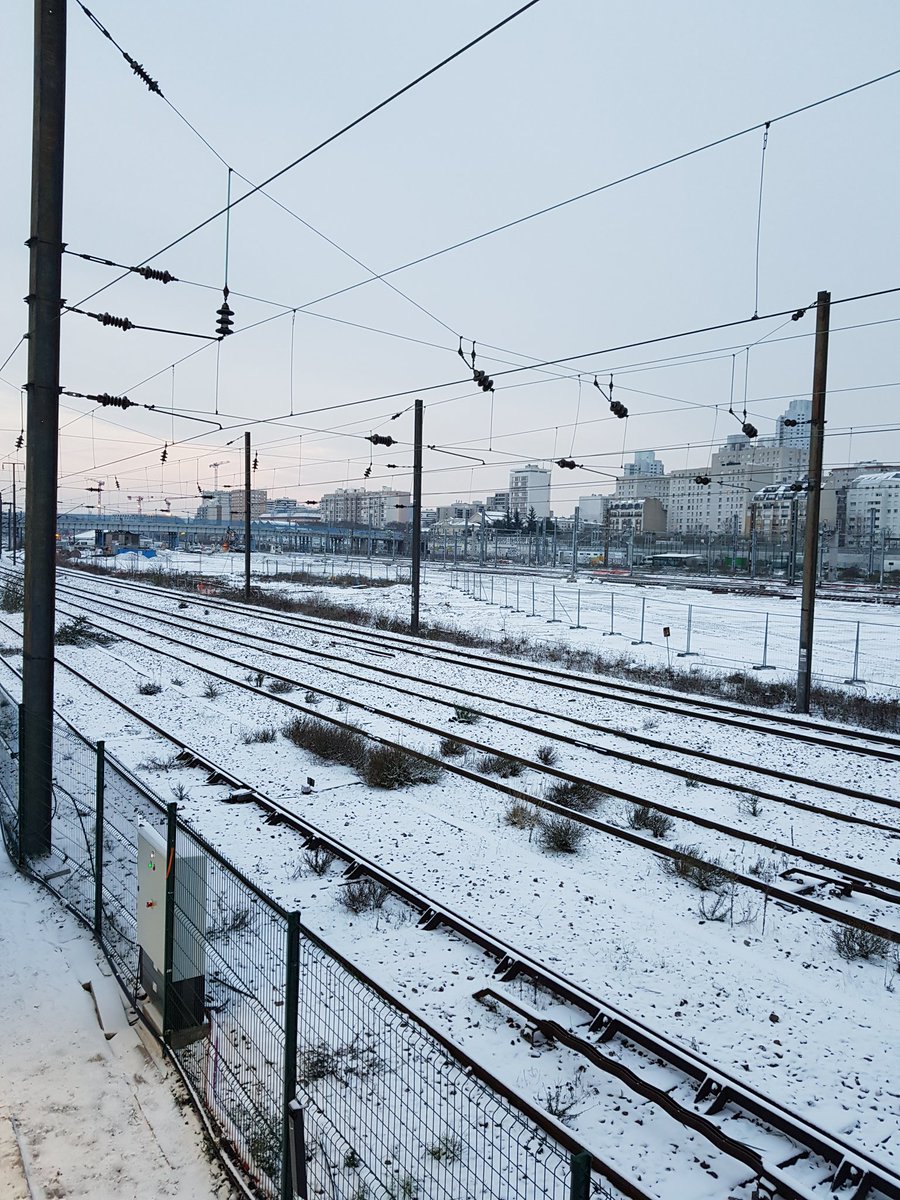 Bonjour enneigé, il manque plus que les remontées mécaniques à Paris ❄❄❄
