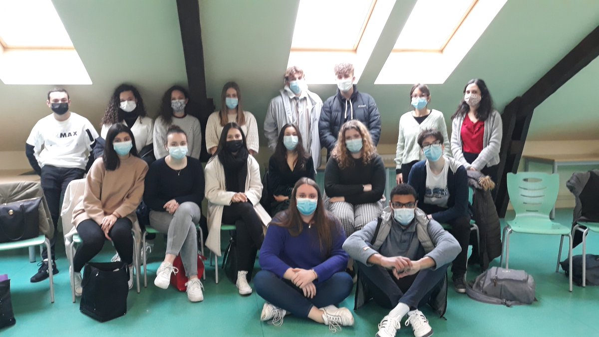 ParlonsDem's tweet photo. Première simulation de débat parlementaire organisée par Parlons Démocratie à Amiens avec les Terminales du @lyceemichelis 
Chaque lycéen incarnait un acteur parlementaire : ministre, député, président de groupe...
Des échanges très animés sur la régulation de la publicité ! https://t.co/i8EpeoMQbf