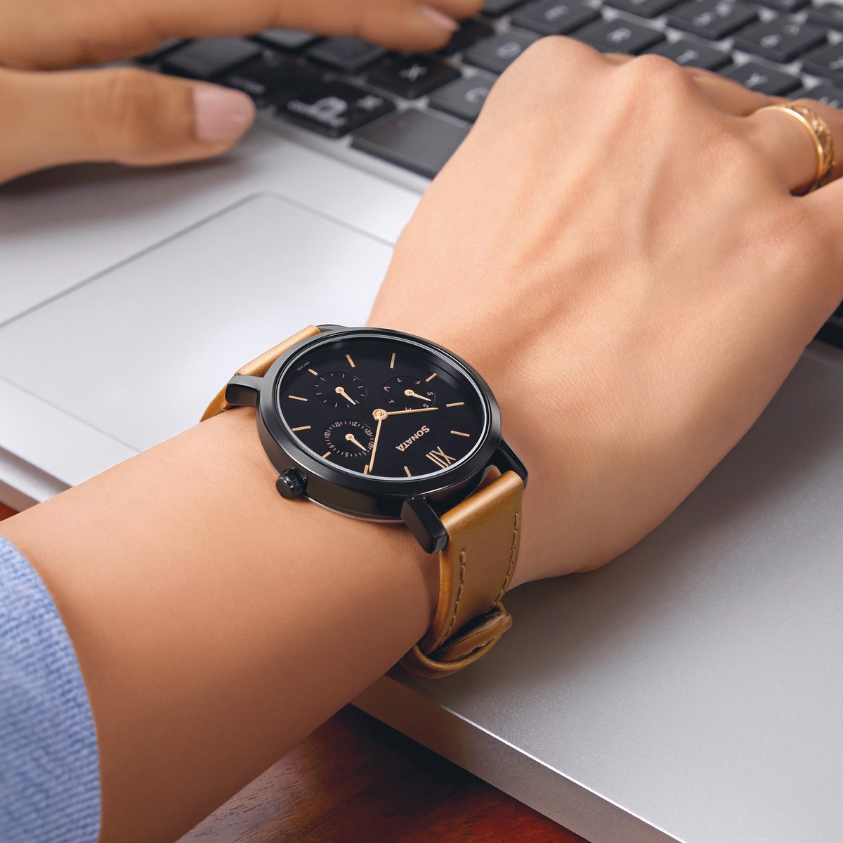 SonataWatches's tweet image. Look for reasons to flaunt your new watch. After all, the day, date, and seconds functionalities in sub-dials and the tan leather strap aren’t going to flaunt themselves. Get yours here: bit.ly/36WPbs0

#SonataWatches #SonataMultifunctions #Multifunctions  #Watches