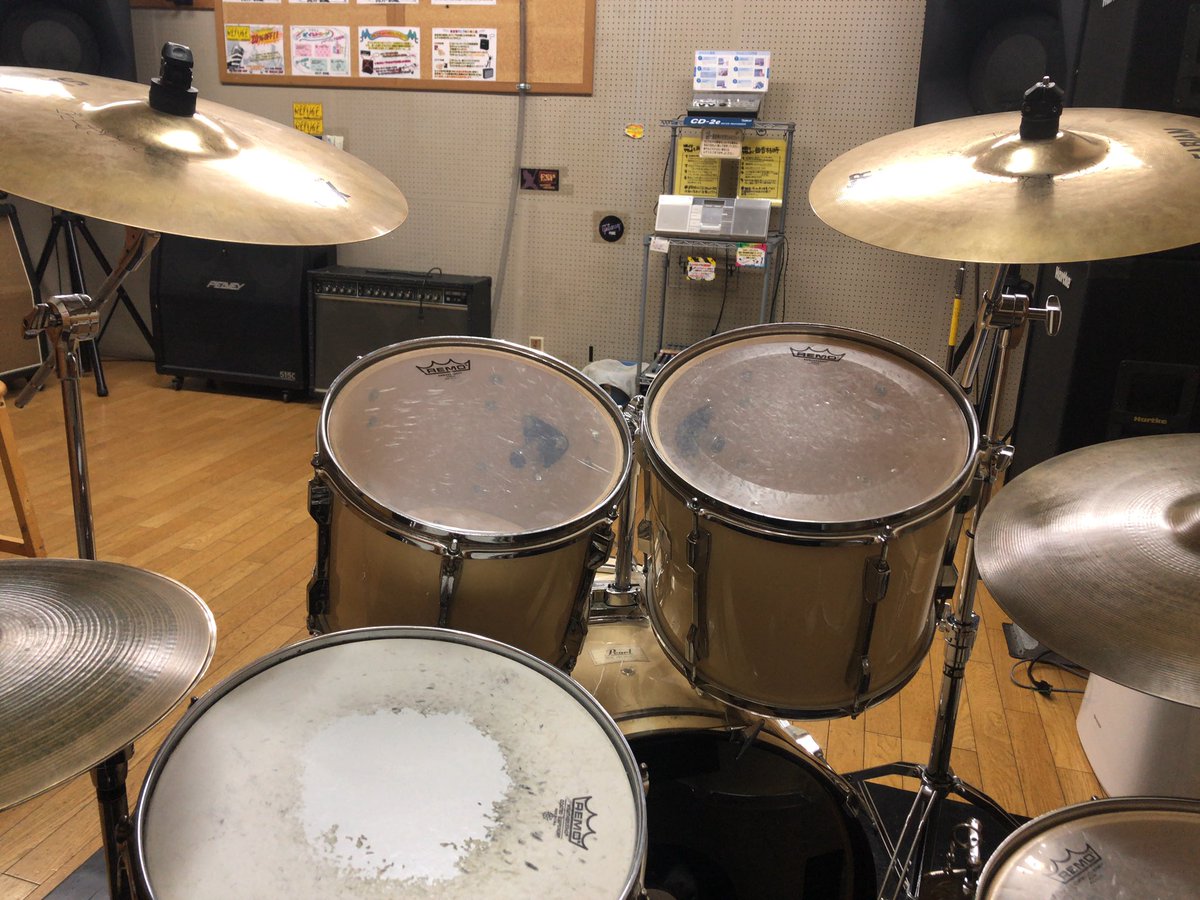 tatsuyalizard's tweet photo. 会社半休で暇だったからストレス解消にドラム叩きに来たけど叩けなさ過ぎてストレス余計に溜まったわ https://t.co/QxrjsS09ab