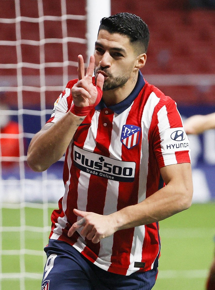 ActuFoot_'s tweet photo. Après avoir inscrit son 15e but en championnat cette saison, Luis Suarez a touché une prime de 1 M€.

Il devrait toucher une prime équivalente après ses 20 réalisations.

Autant dire qu’il est bien parti. 💪 

(Mundo Depotivo) https://t.co/VPZT2AqAMw