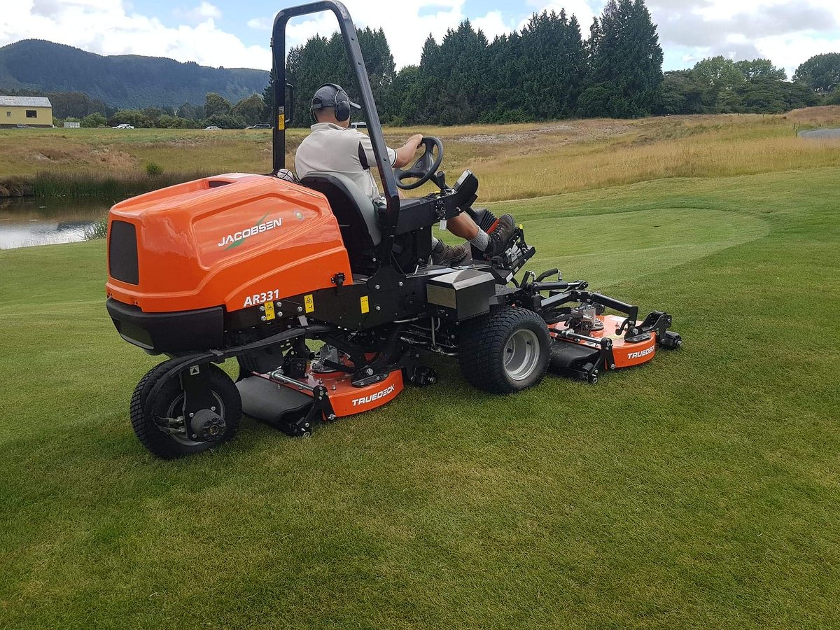 JacobsenTurf's tweet photo. Two new AR331 Side-Shifting Contour Rotary Mowers recently delivered to @kinlochclubnz
🇳🇿 For enquiries in New Zealand contact @powerturf https://t.co/sJhAZG8n2c
#AR331 #RotaryMower #SincerelyJake #Jacobsen #Jacobsen100Years #TrustedByGenerations #Mower #Golf https://t.co/W2fsWHRKjj
