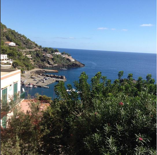 Su un oceano
di scampanelli
repentina
galleggia un’altra mattina 

#Ungaretti a #CasaLettori 

Ustica

#VivoLIstante con #CasaLettori e @LibriAmati 

<a href="/darlo_chris/">Chris Darlo</a>  <a href="/DeriuRegina/">Deriu MariaRegina</a> @desiderio_tania <a href="/DeboraRadice/">Debora Radice</a>
 <a href="/dema_nous/">Antonio De Maglie</a> <a href="/lucy_esposito/">Lucia Esposito</a>