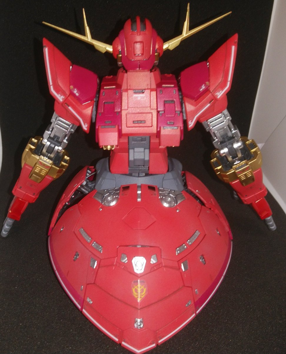 mi17004's tweet photo. ジオングが完成しました。（初めてのRG全塗装。）
#ガンプラ https://t.co/bZrdoVk4KA