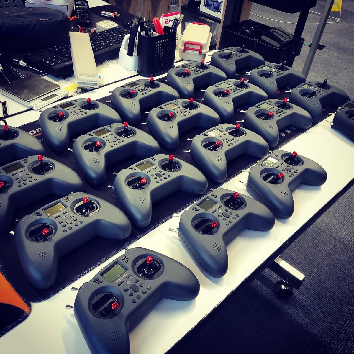 kigaru's tweet photo. T-LITE大量入荷です。春節休み前にお願いして出荷してもらいました!今回からmakerfireブランドになります。全く同じもので技適も大丈夫。スティックエンドが赤です。futabaとfrsky設定をしてスティックキャリブレーションとフライトチェックして金曜から順次出荷します!
#tlite #kigarudrone https://t.co/6H6fDK2Bzw