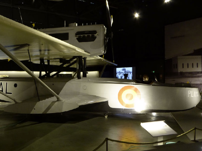 EjercitoAire's tweet photo. #Taldíacomohoy de hace 95 años, el #PlusUltra, primer gran vuelo en el mundo que consiguió cruzar el Atlántico Sur con un único avión, ameriza a 120 kilómetros de #BuenosAires en medio de un recibimiento apoteósico. 

🇪🇸 &amp; 🇦🇷

#ElAireenlaHistoria #SomosElAire #GrandesVuelos https://t.co/9RgQp7ot9X