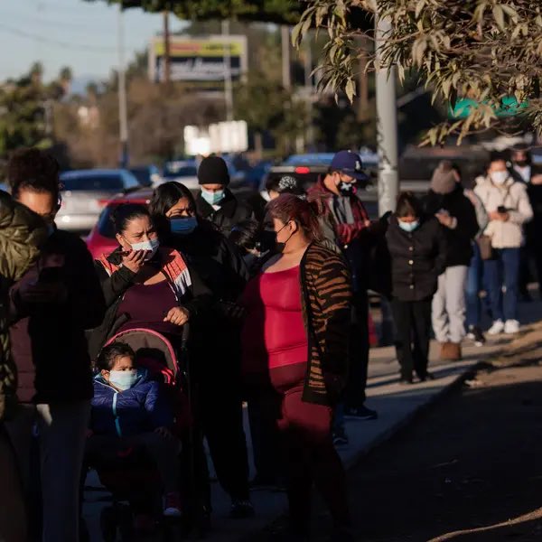 NEW VARIANT—New California variant CAL20C has recently found in over **half** of all samples in Los Angeles  #COVID19 cases, & ~20-30% across CA. “I’m decently confident that this is a more infectious strain of the virus”, says expert from Cedar-Sinai.  https://www.nytimes.com/live/2021/01/19/world/covid-19-coronavirus/a-new-california-variant-may-be-driving-the-virus-surge-in-the-state-a-study-suggests