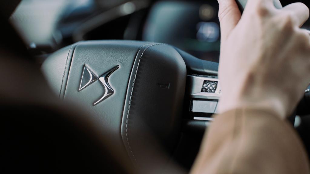 Traditional codes of luxury, binnen en buiten de auto. Inclusief allrisk verzekering, wegenbelasting, onderhoud en pech-onderweg hulpdienst. Configureer jouw luxe met de Private Lease van DS Automobiles: bit.ly/3tAHHV4