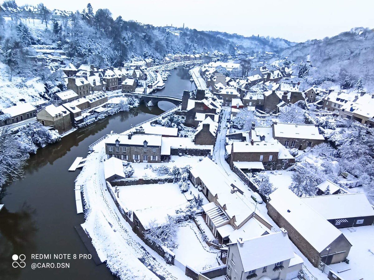 StevenTual_off's tweet photo. #Meteo #Bretagne #Neige #Verglas ⚪️❄️☃️ Carte postale exceptionnelle de Dinan (22) ce matin
📸 Caroline Desno https://t.co/ZKplJpB2Rr