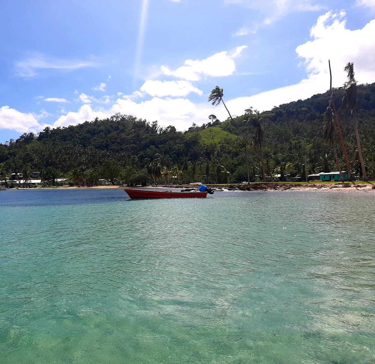 MenkaGoundan's tweet photo. Just wow! #Kioa #Fiji #Pacific #Cakaudrove #TuvaluinFiji #pacificocean #gorgeous #tropical https://t.co/Z6vRdg0wIq